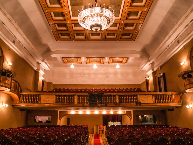 Советский театр, российский театр! (с экскурсией в Театре им. Ленсовета)