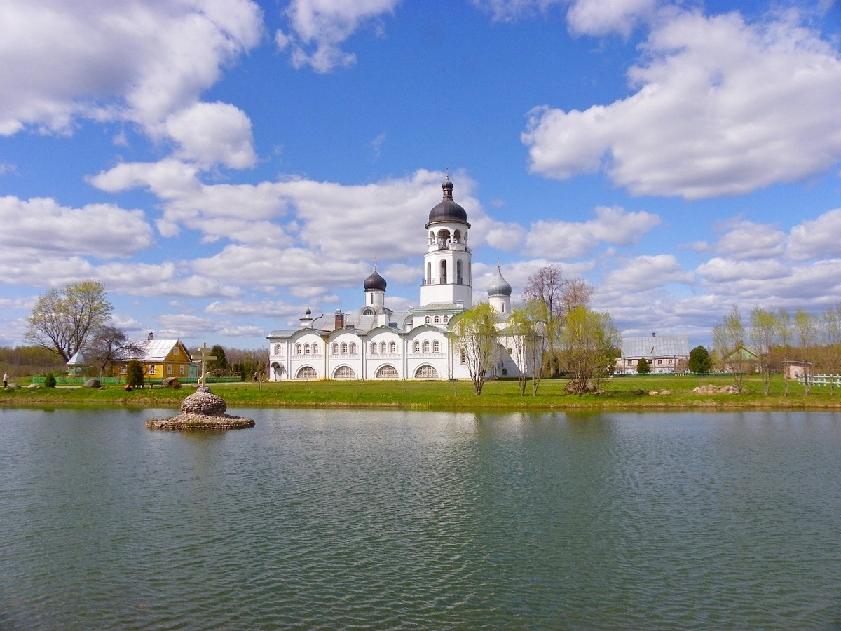 По северной Псковщине (с посещением Крыпецкого и Спасо-Елеазаровского монастырей и трапезой)
