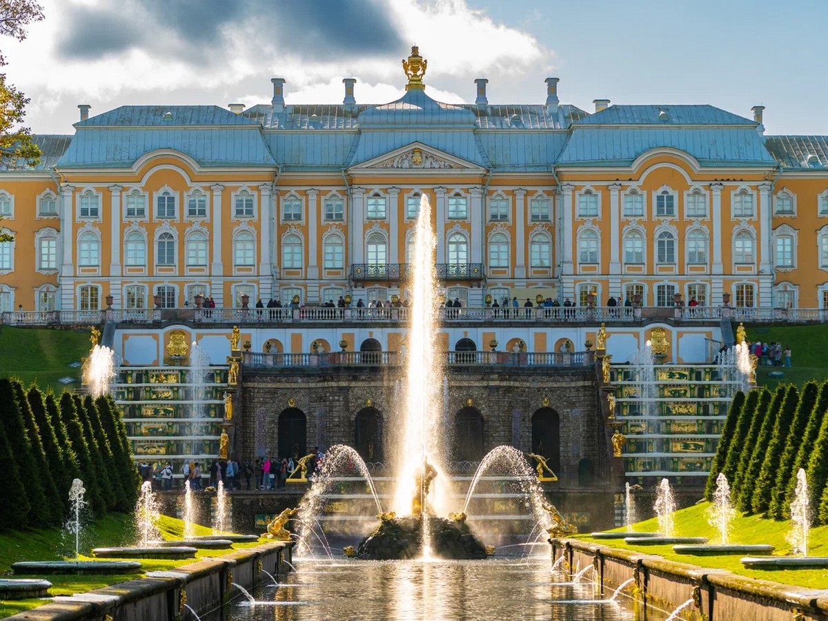 Весенний вечер в Петергофе (с экскурсией по Нижнему парку и посещением Большого Петергофского дворца)